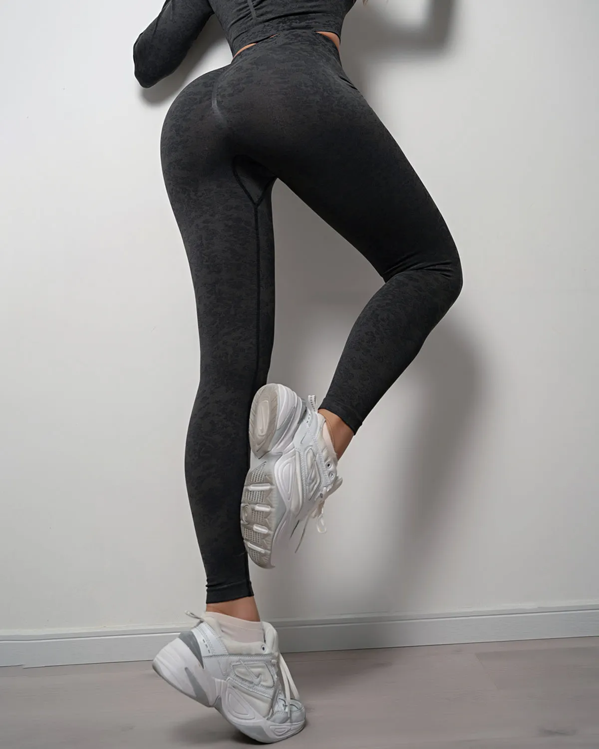 Omira Seamless Scrunch Leggings - Black